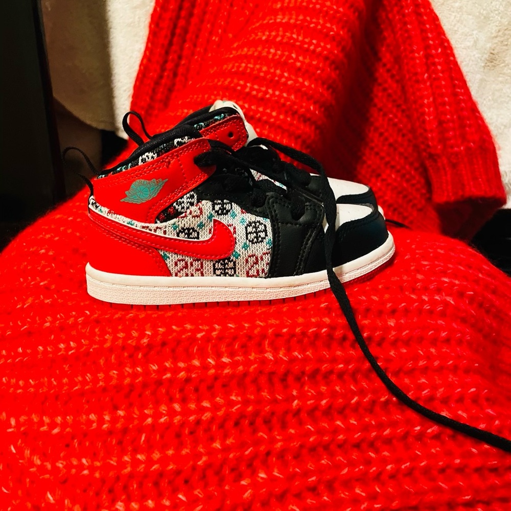 Nike Kids Red and Black Patterned Sneakers